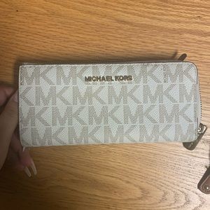 Michael kors wallet